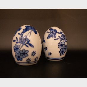 Butterfly pattern salt and pepper shakers