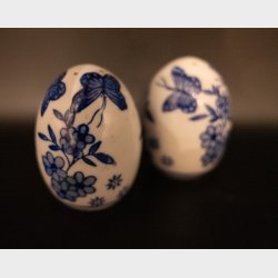 Butterfly pattern salt and pepper shakers