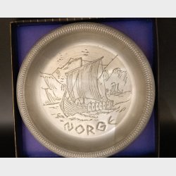 Decorative pewter dish from Norway, Vesttinn