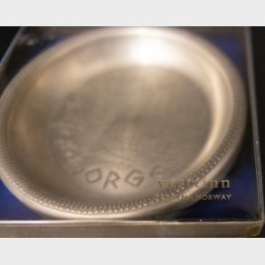 Decorative pewter dish from Norway, Vesttinn