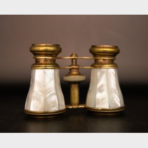 Vintage Theatre Monocular � Pocket Size HD Opera Glass for Indoor Performances (10 x 4 x 7 cm)