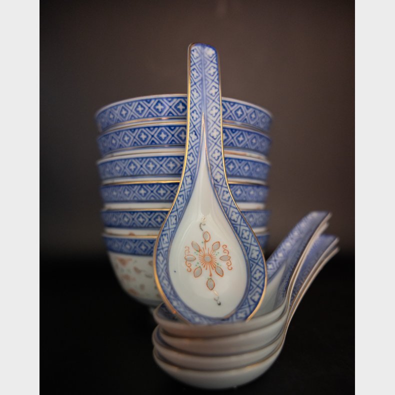 Set of 6 Chinese Rice Grain Porcelain Bowls with Spoons � Blue &amp; White with Gold Rim � Translucent Rice Pattern � 11 x 6 cm