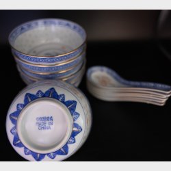 Set of 6 Chinese Rice Grain Porcelain Bowls with Spoons � Blue &amp; White with Gold Rim � Translucent Rice Pattern � 11 x 6 cm
