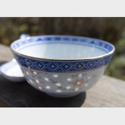 Set of 6 Chinese Rice Grain Porcelain Bowls with Spoons � Blue &amp; White with Gold Rim � Translucent Rice Pattern � 11 x 6 cm