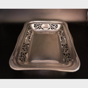 Vintage Silver Plated Rectangular Tray 28 cm � Elegant Serving Tray with Raised Edge � Classic Tableware