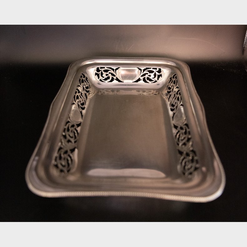Vintage Silver Plated Rectangular Tray 28 cm � Elegant Serving Tray with Raised Edge � Classic Tableware