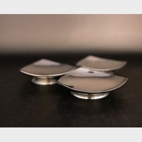 Set of�3 vintage stainless steel mini bowls�featuring a clean and elegant�Scandinavian modern design.