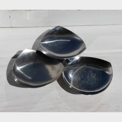 Set of�3 vintage stainless steel mini bowls�featuring a clean and elegant�Scandinavian modern design.