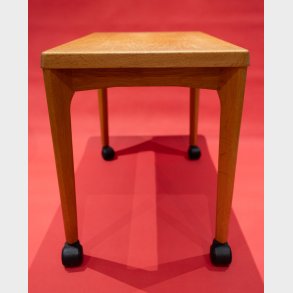 Danish Mid-Century Modern Oak Side Table by Vejle Stole & M�belfabrik � Vintage Scandinavian Design on Castors