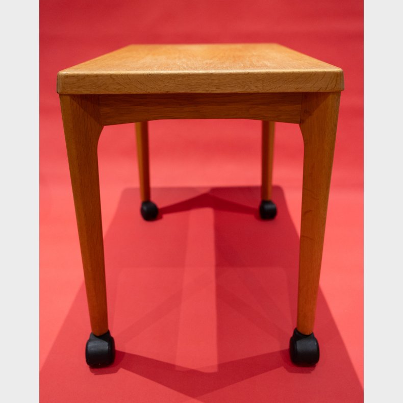 Danish Mid-Century Modern Oak Side Table by Vejle Stole &amp; M�belfabrik � Vintage Scandinavian Design on Castors