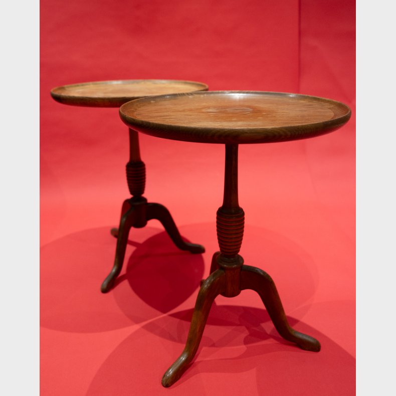Pair of Vintage Tripod Side Tables in Solid Oak � Round Scandinavian / English Style Occasional Tables