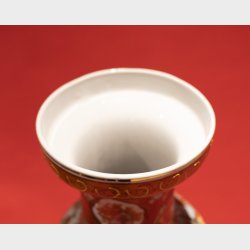 Large Antique Japanese Kutani Porcelain Vase � Hand Painted Red &amp; Gold Moriage Decor, Meiji period, 61 cm