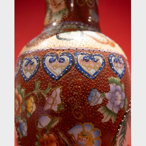 Large Antique Japanese Kutani Porcelain Vase � Hand Painted Red & Gold Moriage Decor, Meiji period, 61 cm
