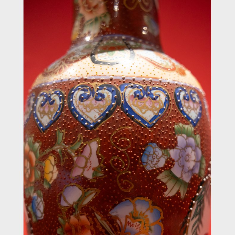 Large Antique Japanese Kutani Porcelain Vase � Hand Painted Red &amp; Gold Moriage Decor, Meiji period, 61 cm