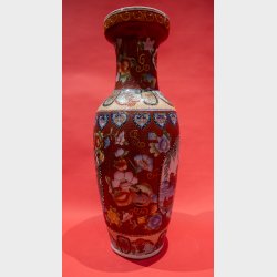 Large Antique Japanese Kutani Porcelain Vase � Hand Painted Red &amp; Gold Moriage Decor, Meiji period, 61 cm