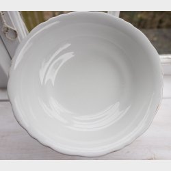 Antique Villeroy &amp; Boch Mettlach Porcelain Dinner Service, 69 Pieces, circa 1900�1930, White with Gilt Rim, Complete Table Setting for 12