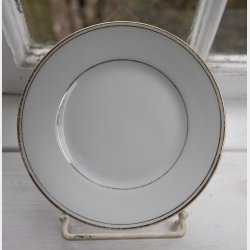 Antique Villeroy &amp; Boch Mettlach Porcelain Dinner Service, 69 Pieces, circa 1900�1930, White with Gilt Rim, Complete Table Setting for 12