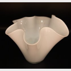 Elegant Art Vase with Ruffled Rim � Sculptural Design