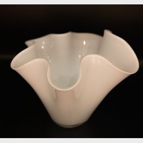 Elegant Art Vase with Ruffled Rim � Sculptural Design