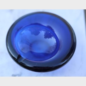 Vintage Heavy Cobalt Blue Glass Ashtray � 16 cm