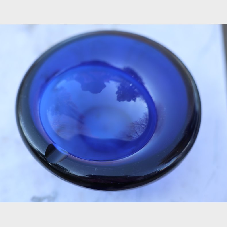 Vintage Heavy Cobalt Blue Glass Ashtray � 16 cm