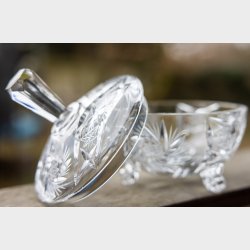 Elegant Footed Crystal Bonbonni�re with Diamond Cut Pattern &amp; Lid