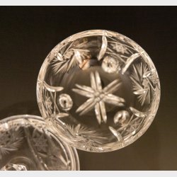 Elegant Footed Crystal Bonbonni�re with Diamond Cut Pattern &amp; Lid