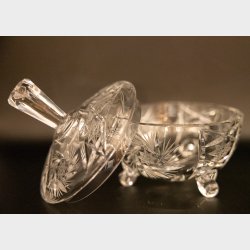 Elegant Footed Crystal Bonbonni�re with Diamond Cut Pattern &amp; Lid