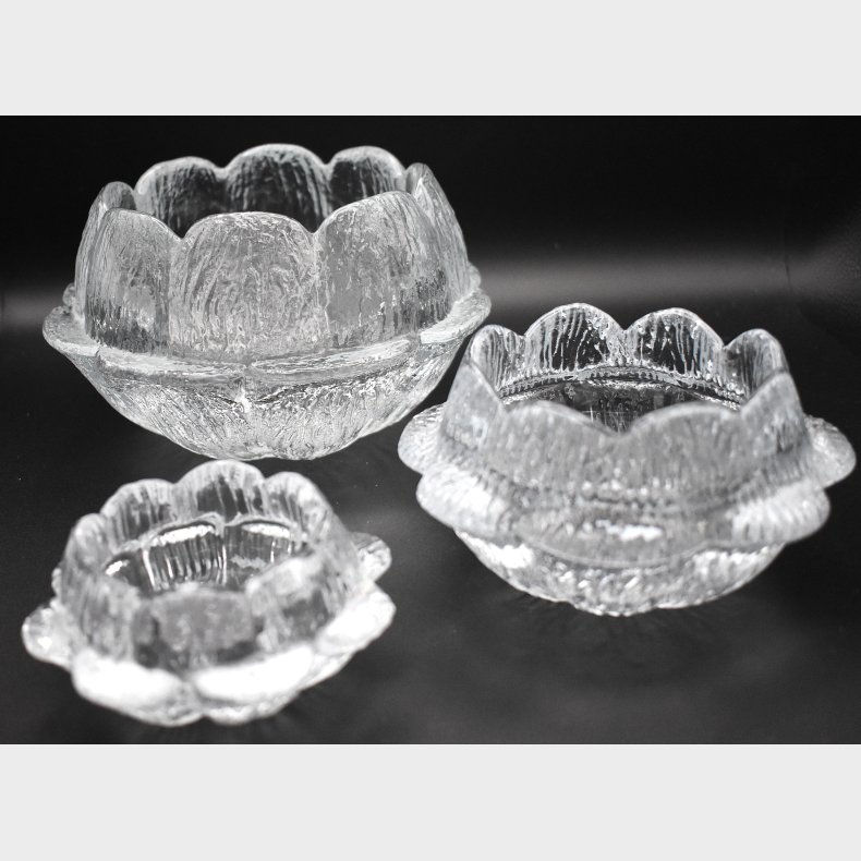 Set of 3 Vintage Scandinavian Clear Art Glass Bowls � Lotus Flower Shaped Textured Crystal Style Decorative Bowls