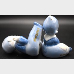 Pair of Vintage Porcelain Figurines � Dutch Children (Blue &amp; White)