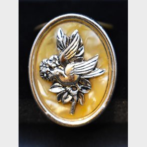 Vintage Floral Bird Clip Brooch � Mother-of-Pearl Style with Silver-Tone Relief