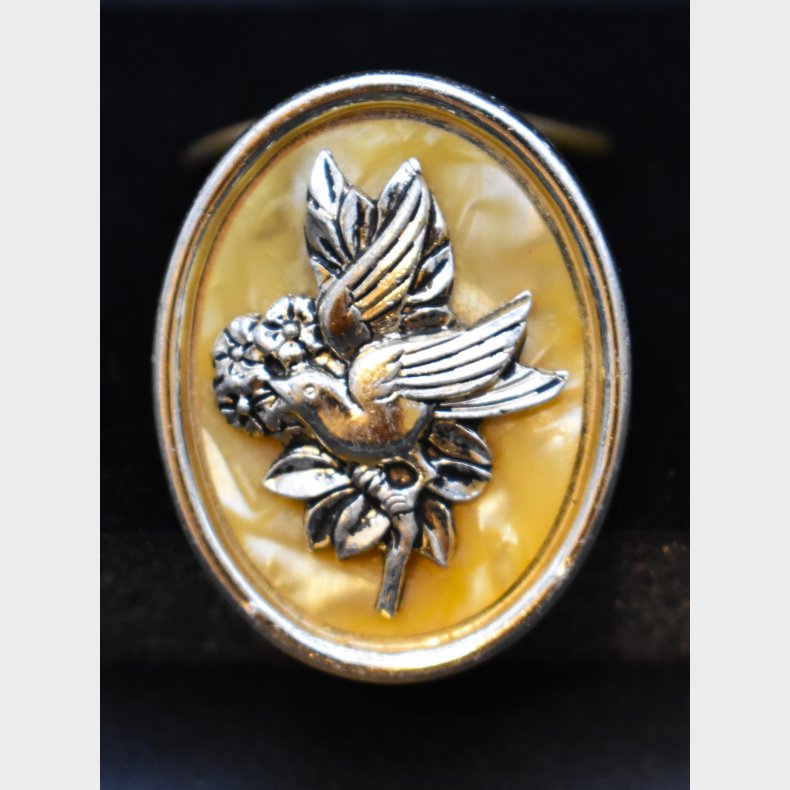 Vintage Floral Bird Clip Brooch � Mother-of-Pearl Style with Silver-Tone Relief