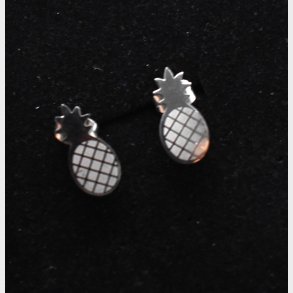 Minimalist Pineapple Stud Earrings � Silver-Tone Tropical Design