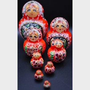 Russian Matryoshka Nesting Dolls Set � Hand Painted Red Floral Babushka Dolls � 8 Vintage Wooden Stackable Dolls