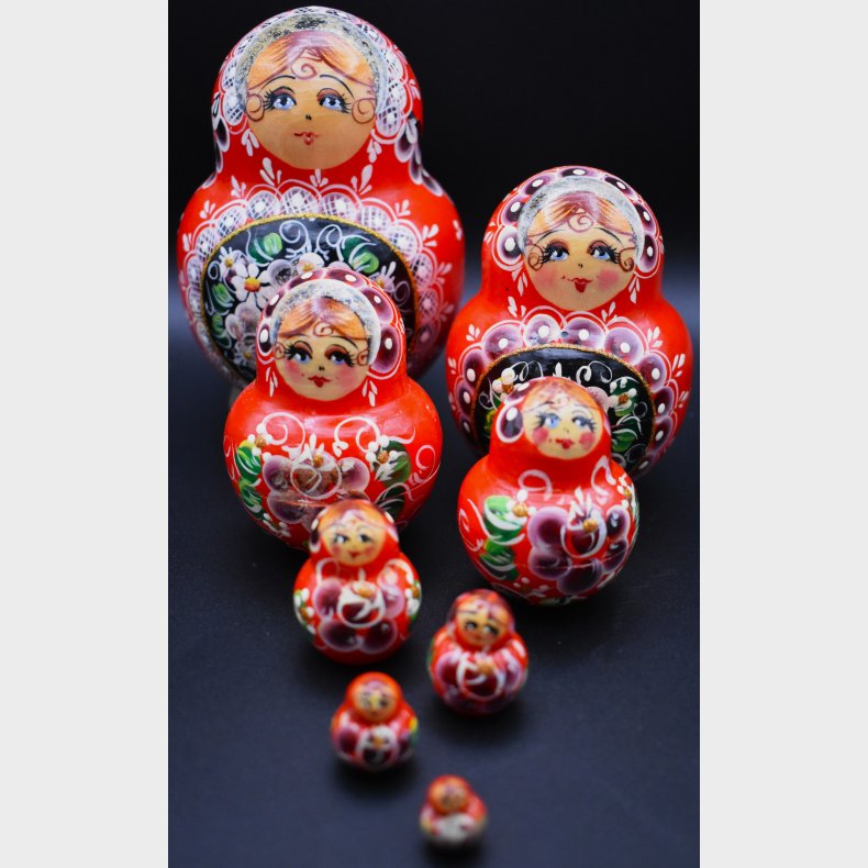Russian Matryoshka Nesting Dolls Set � Hand Painted Red Floral Babushka Dolls � 8 Vintage Wooden Stackable Dolls