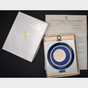 Royal Copenhagen 1980 Annual Plaquette � Danish Porcelain Wall Plaque in Original Box