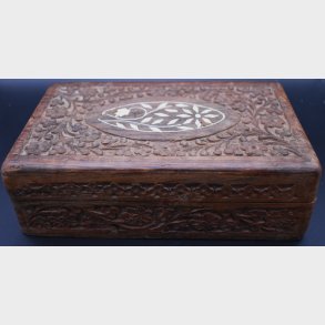 Vintage Hand-Carved Wooden Jewelry Box � Ornate Floral Relief with Inlaid Lid & Velvet Interior