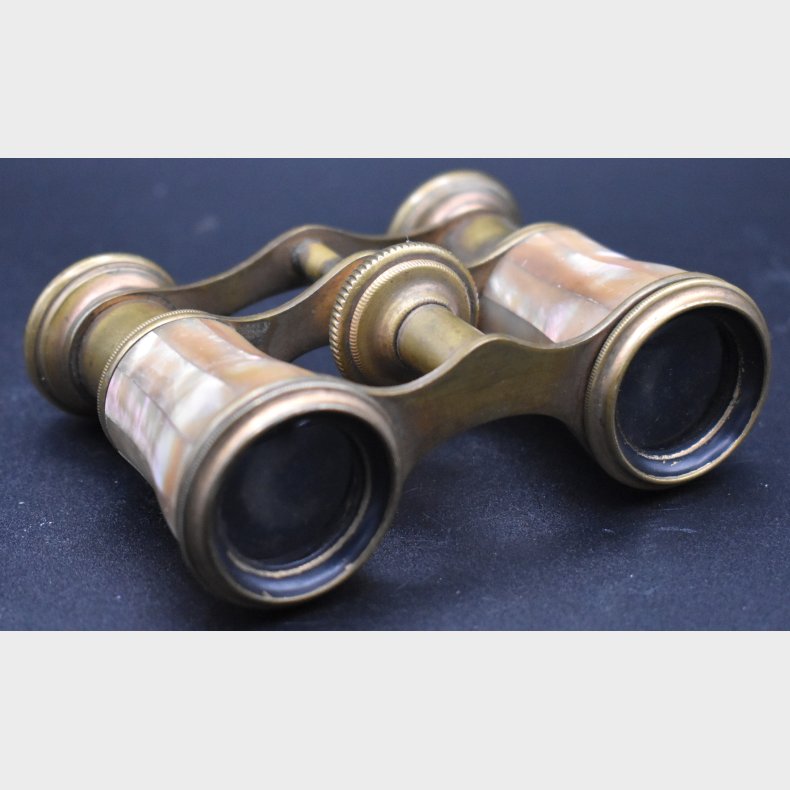 Vintage Opera Binoculars with Mother of Pearl � Antique Brass Theater Glasses