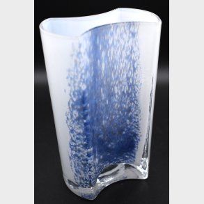 Modern Art Glass Vase � Blue and White Scandinavian Style