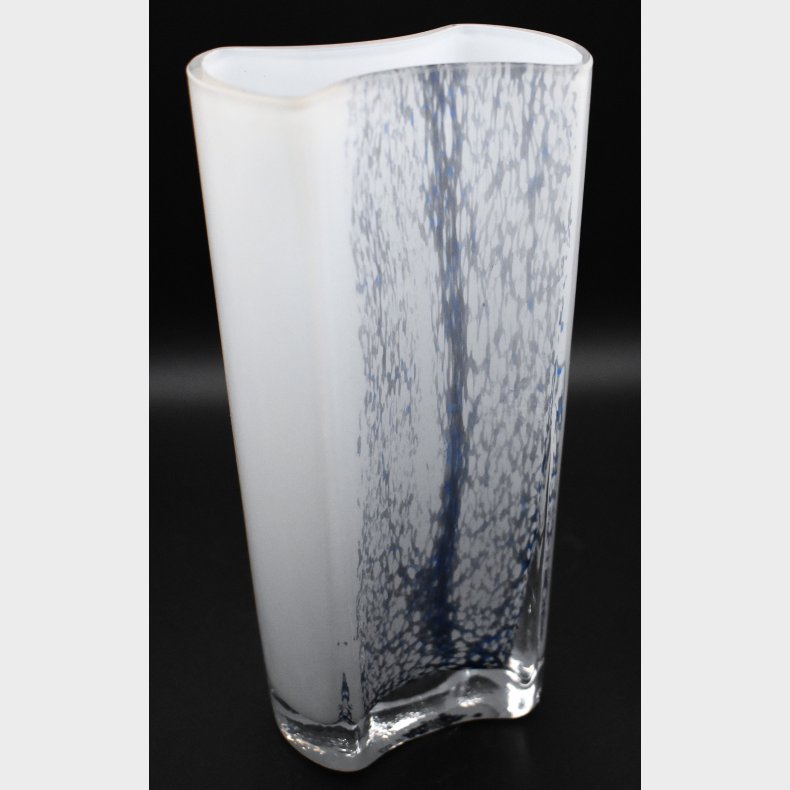 Modern Art Glass Vase � Blue and White Scandinavian Style