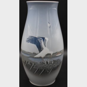 Bing & Gr�ndahl Vase � Hand-Painted Bird Motif