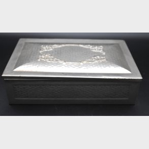 Vintage Metal Box �Marietta E. Nobel�