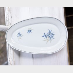 Elegant Royal Copenhagen Porcelain Serving Plate � Minimalist Floral Design