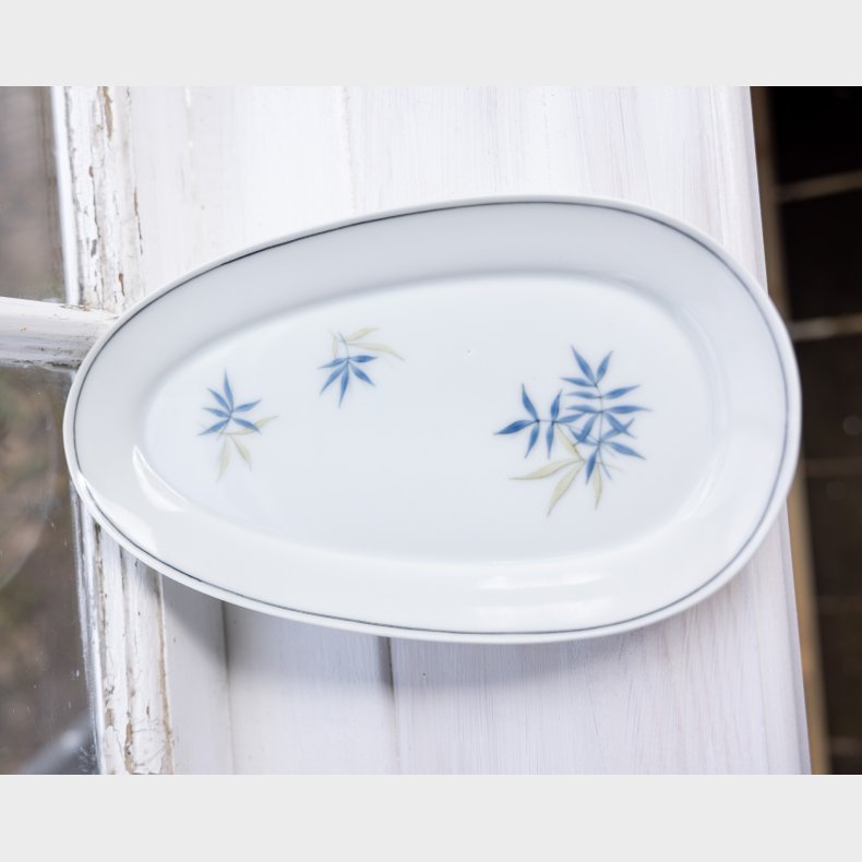 Elegant Royal Copenhagen Porcelain Serving Plate � Minimalist Floral Design