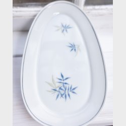 Elegant Royal Copenhagen Porcelain Serving Plate � Minimalist Floral Design