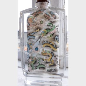 Rare Chinese handcraftet inside-painted glass bottle